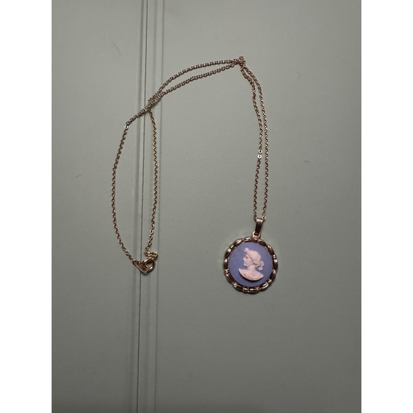 Wedgwood Cameo Pendant Necklace Blue Jasperware Gold‎ Tone Chain England - Picture 2 of 4